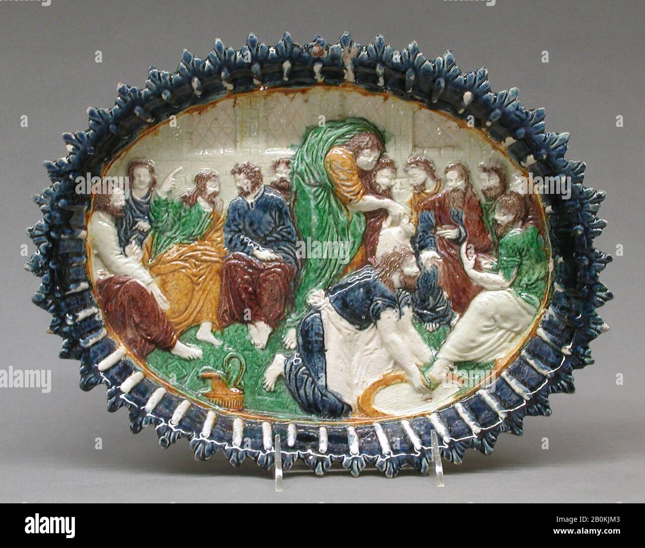 Façon de Bernard Palissy, Plat avec Christ se lavant les pieds de Saint-Pierre, français, Manière de Bernard Palissy (français, Agen, Lot-et-Garonne 1510–1590 Paris), deuxième moitié du XVIIe siècle, français, faïence émaillée au plomb, Dans L'Ensemble: 2 1/4 × 14 × 10 1/2 po. (5,7 × 35,6 × 26,7 cm), céramique-poterie Banque D'Images