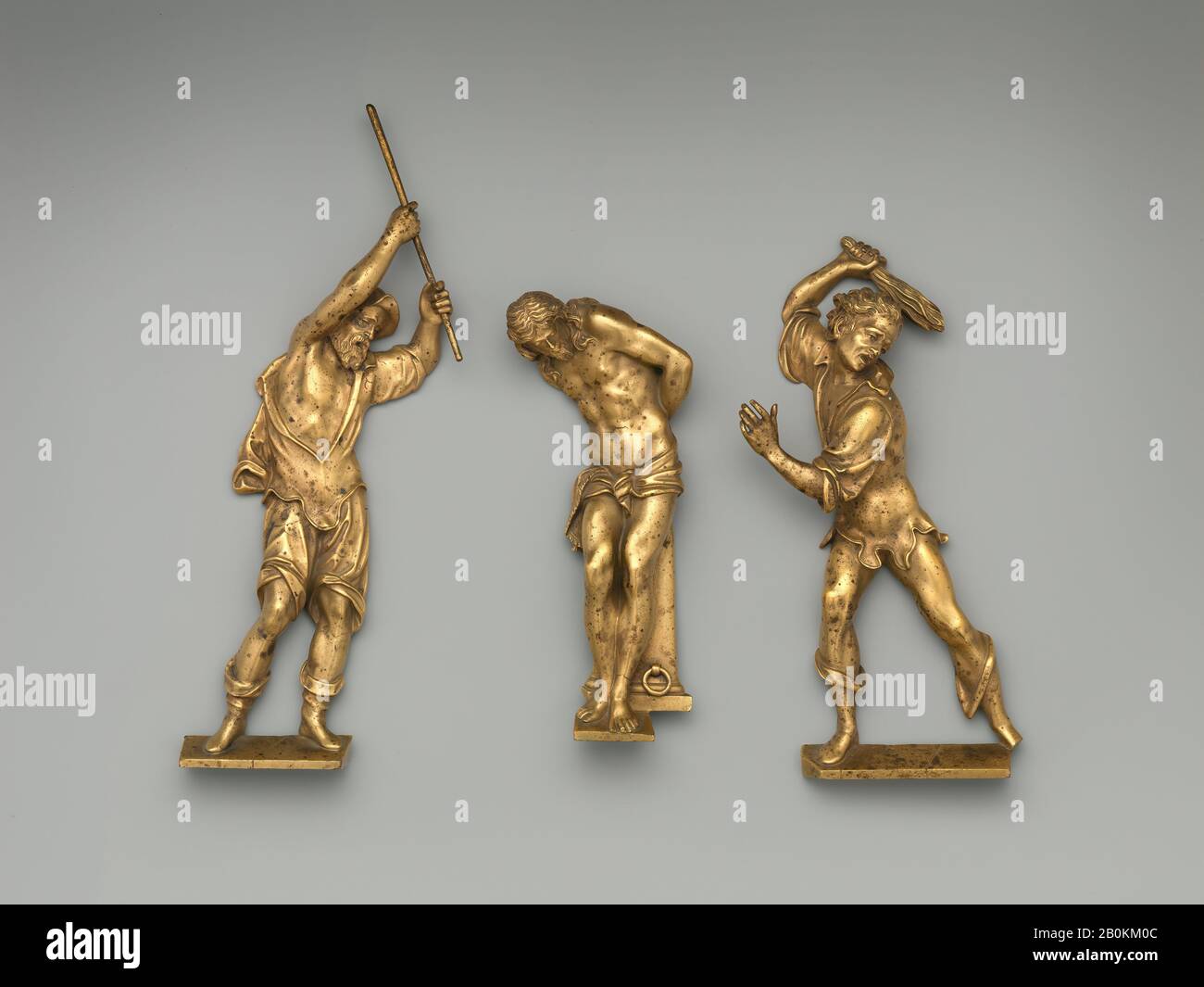 Disciple de Giambologna, la Flagellation du Christ, Italien, Follower de Giambologna (Netherlandish, Douai 1529–1608 Florence), probablement début du XVIIe siècle, Italien, bronze Gilt, hauteur (.196- centre): 5 7/8 in. (14,9 cm) ; hauteur (.196b- gauche) : 9 po. (22,9 cm); hauteur (.196c- droite): 7 1/4 po. (18,4 cm), Sculpture-Bronze Banque D'Images