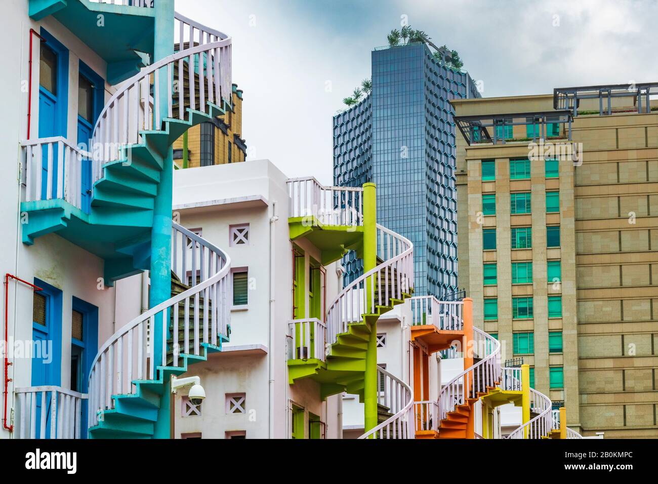 Escaliers en spirale colorés à Bugis Village, Singapour, République de Singapour Banque D'Images