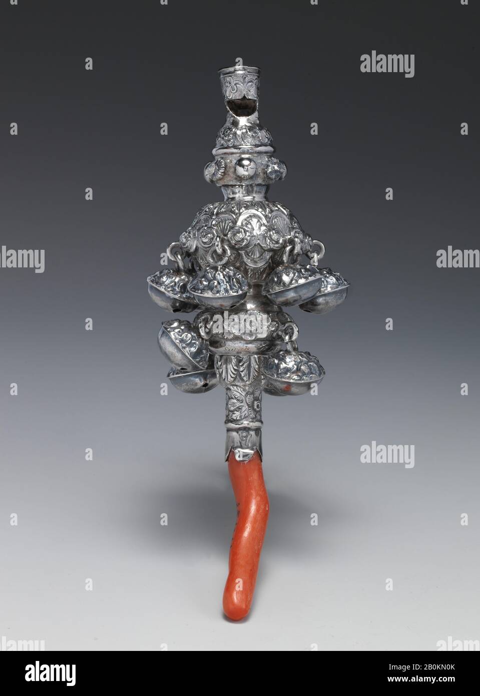 G.U., Birmingham, hochet et théière pour enfant, British, Birmingham, G.U., Birmingham, 1835–36, British, Birmingham, Silver, Coral, 5 3/8 × 1 3/4 po. (13,7 × 4,4 Cm), Métal-Argent En Combinaison Banque D'Images