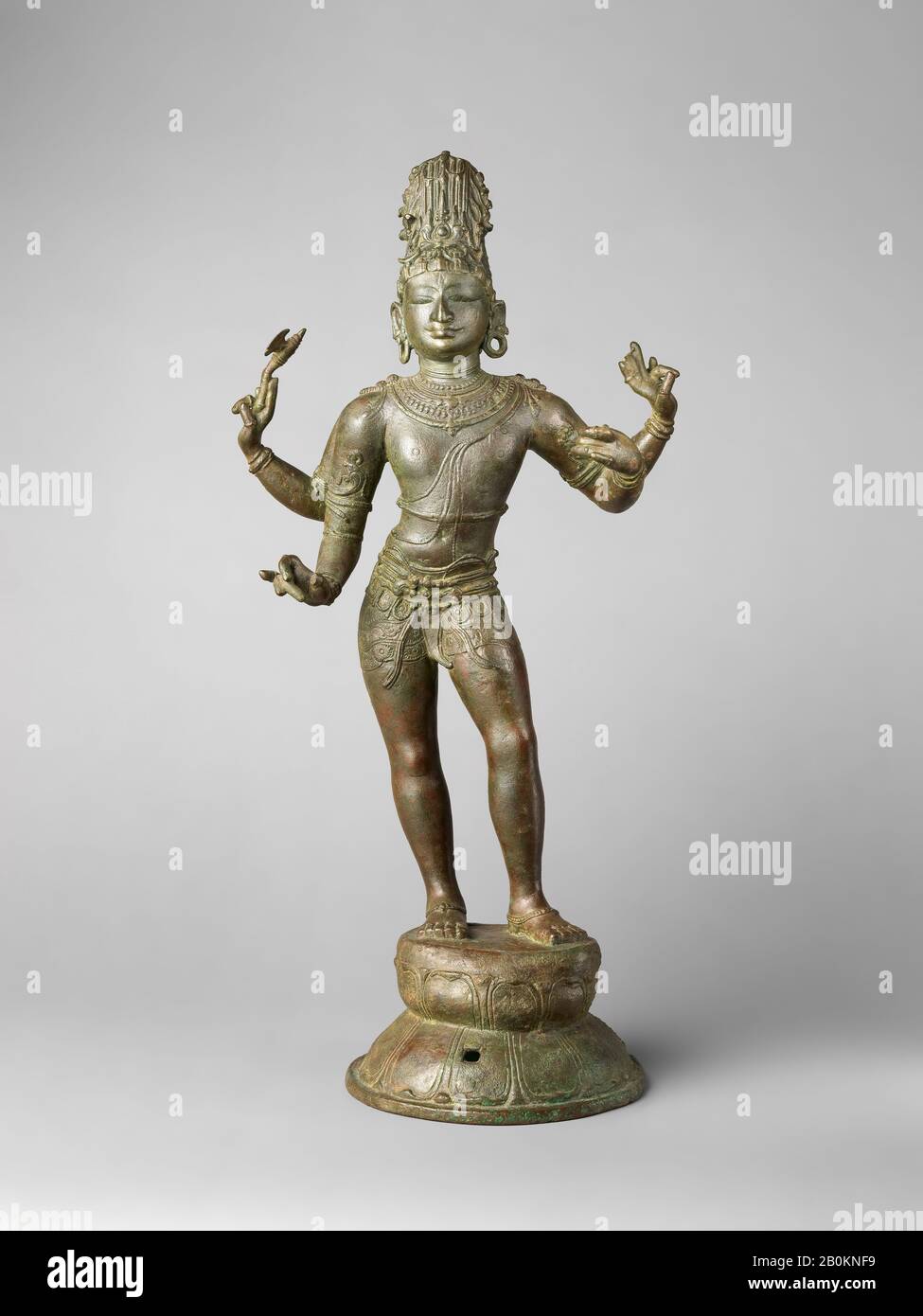 Shiva as Vanquisher des Trois villes (Shiva Tripuravijaya), Inde, Tamil Nadu, période de Chola, Date CA. 1000–1020, Inde, Tamil Nadu, alliage de cuivre, H. 22 1/2 po. (57,2 cm) ; avec 10 3/4 po. (27,3 cm) ; D. 7 1/4 po. (18,4 cm), Sculpture Banque D'Images