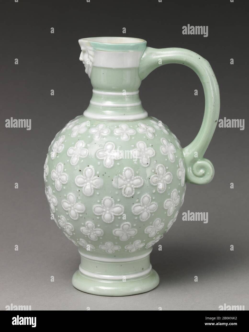 Minton(s), Brochette à motifs de quatrefonoil, British, Stoke-on-Trent, Staffordshire, Minton(s) (British, Stoke-on-Trent, 1793–présent), 1870, British, Stoke-on-Trent, Staffordshire, Glazed Parian ware, confirmé: 7 × 4 3/4 × 4 po. (17,8 × 12,1 × 10,2 cm), céramique-Porcelaine Banque D'Images