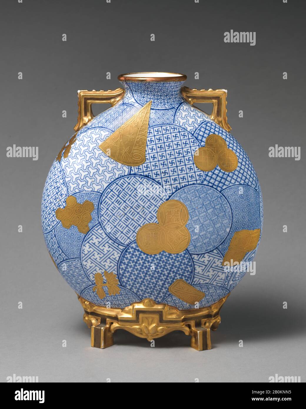 Worcester Factory, Moon fioles, British, Worcester, Worcester Factory (British, 1751–2008), 1878, British, Worcester, Bone china, confirmé : 8 3/16 × 6 7/8 × 3 1/4 in. (20,8 × 17,5 × 8,3 cm), céramique-Porcelaine Banque D'Images