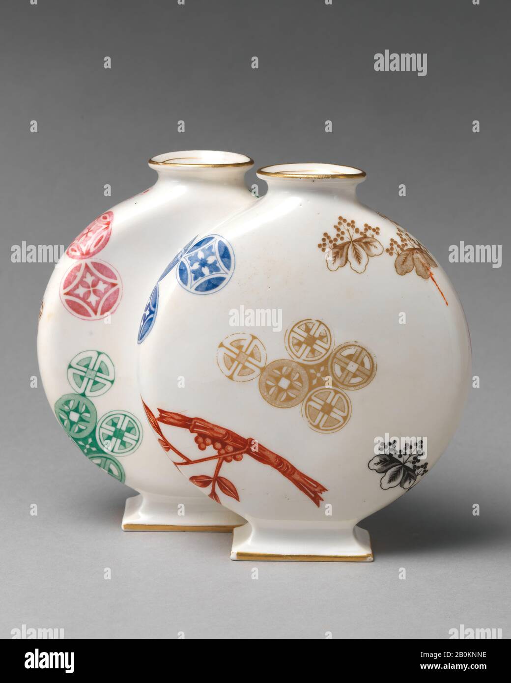 Usine de Worcester, ballon à double lune, British, Worcester, usine de Worcester (British, 1751–2008), CA. 1870, British, Worcester, Bone china, confirmé : 5 9/16 × 6 3/8 × 3 7/16 po. (14,1 × 16,2 × 8,7 cm), céramique-Porcelaine Banque D'Images