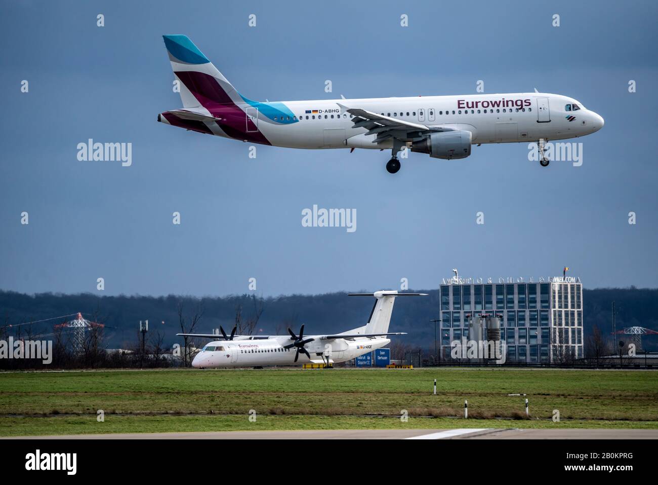 Aéroport international de DŸsseldorf, DUS, Eurowings Airbus A320-214, Eurowings de Havilland Canada Dash 8-400 Banque D'Images