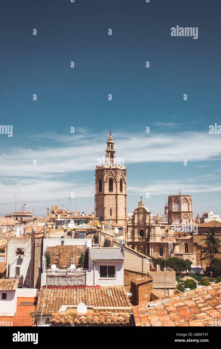Photo de stock d'une belle vue de Torre del Micalet. Cathédrale gothique du XIIIe siècle à Valence, Espagne Banque D'Images