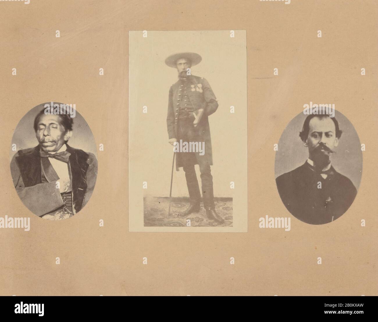 François Aubert, [général Tomas Mejia, Empereur Maximilian, général Misamon], François Aubert (français, 1829–1906), Noriega, 1867, Albumen tirages argentés à partir de négatifs en verre, image (gauche, ovale) : 5,4 × 4 cm (2 1/8 × 1 9/16 po), image (centre) : 9,2 × 5,4 cm (3 5/8 po), ovale (droite), 1 1/2 po. 5,3 × 4 cm (2 1/16 × 1 9/16 in.), montage : 18,2 × 22,2 cm (7 3/16 × 8 3/4 in.), Photographies Banque D'Images