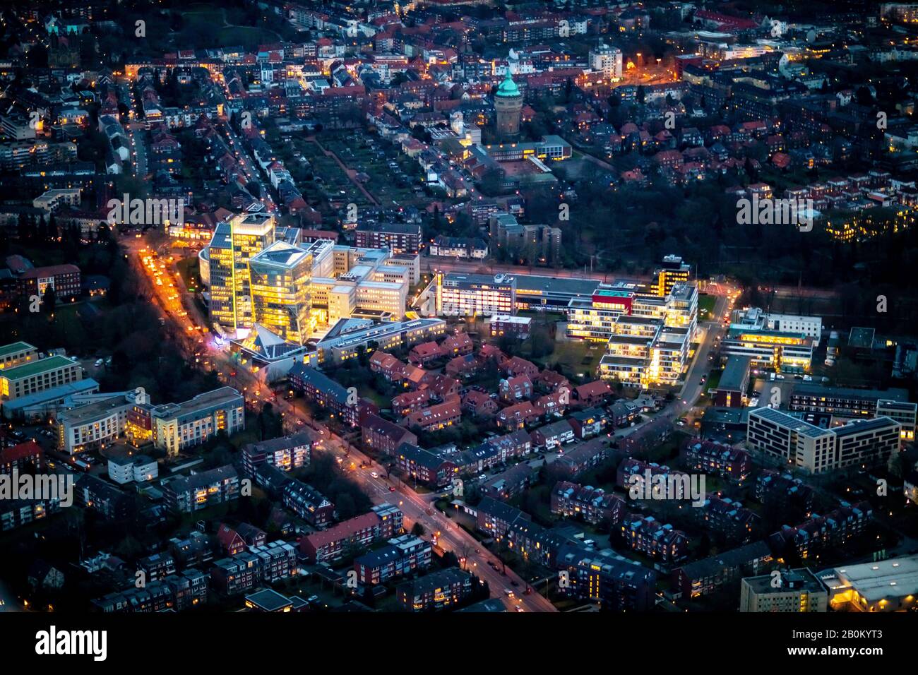 Photographie aérienne, siège social LVM Insurance, à côté de Westdeutsche Lotterie GmbH & Co. OHG, Kolde-Ring, Weseler Straße, photo de nuit, Münster, Mü Banque D'Images