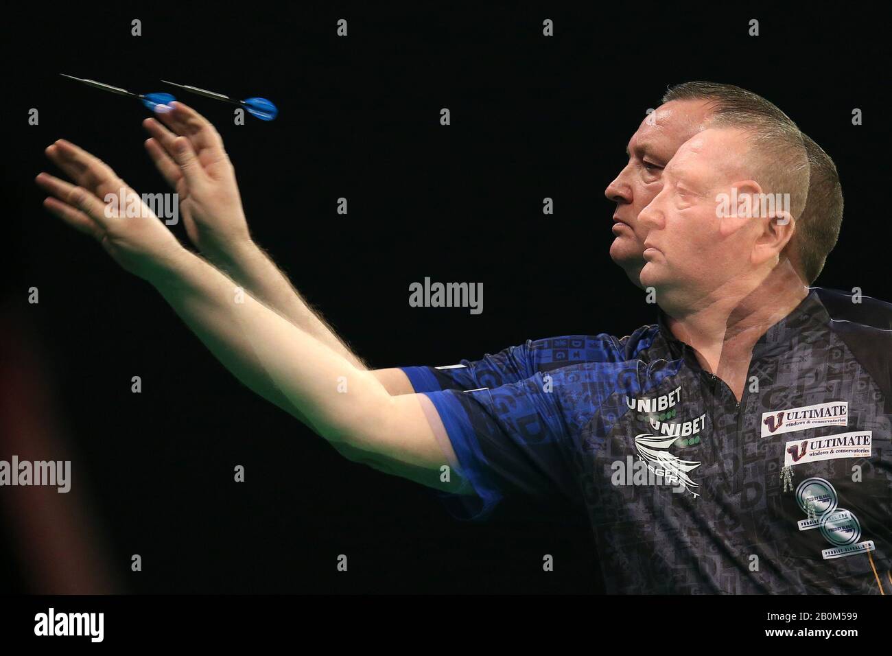 Cardiff, Royaume-Uni. 20 février 2020. Note de l'éditeur, une image d'exposition multiple de Glen Durrant, le joueur anglais de fléchettes pendant son match contre Gary Anderson, le joueur écossais de fléchettes.2020 Unibet Premier League fléchettes, la troisième nuit à l'arène Motorpoint à Cardiff, Pays de Galles du Sud le jeudi 20 février 2020 photo d'Andrew Orchard/Andrew Orchard sports photographie/Alay Live news crédit: Andrew Orchard sports photographie/Alay Live News Banque D'Images