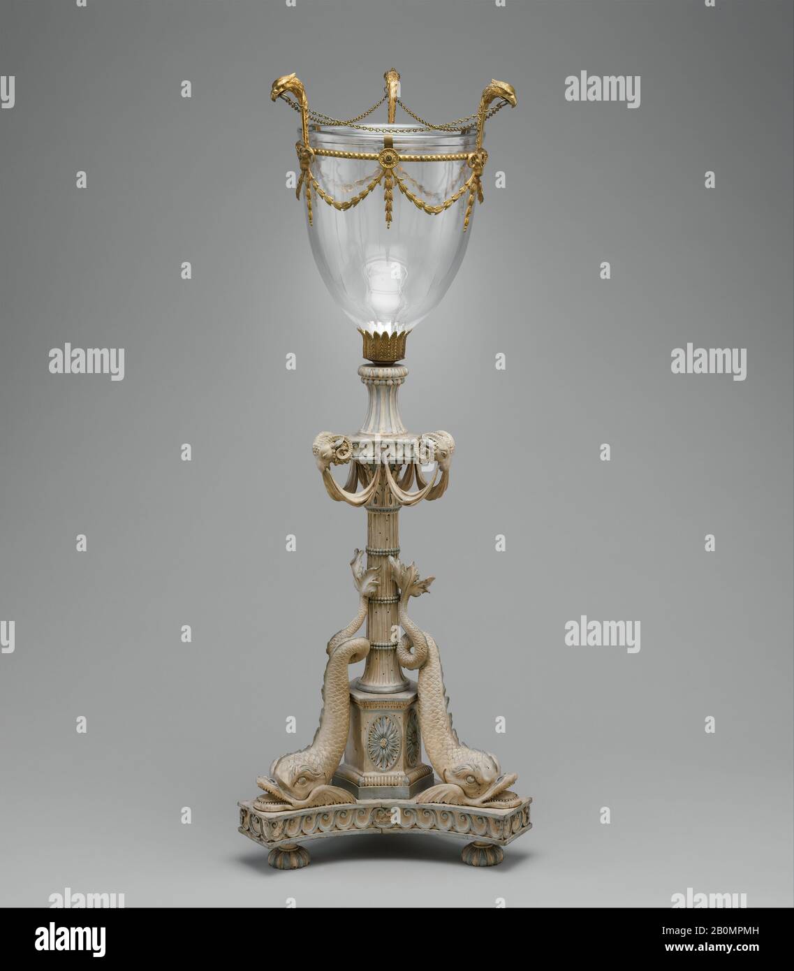 Candlestand (l'un d'une paire), britannique, CA. 1780–90, britannique, Sculpté et peint en bois de basse; supports en verre et en bronze doré, avec approximation : 48 × 18 1/2 × 16 po, 15 lb. (121,9 × 47 × 40,6 cm, 6,8 kg), Meubles de bois Banque D'Images