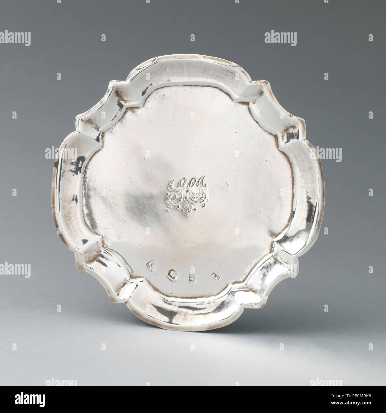 Peut-être par IS, serveur miniature, britannique, Londres, Peut-Être par IS ou JS, 1737–38, britannique, Londres, argent, diamètre: 3 13/16 in. (9,7 Cm), Métal-Argent-Miniature Banque D'Images