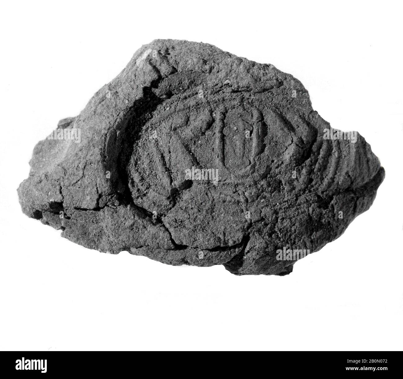 Document De Scellement avec le trône Nom d'Amenhotep III, Nouveau Royaume, dynastie 18, règne d'Amenhotep III, CA. 1390–1353 C.-B., De l'Égypte, de la Haute-Égypte, de Thèbes, de Malqata, du Palais du roi, du magazine de l'Ouest, 1910–12e, de Mud, H. 1,9 cm (3/4 po.); w. 3,1 cm (1 1/4 po) ; th. 1,2 cm (1/2 po Banque D'Images