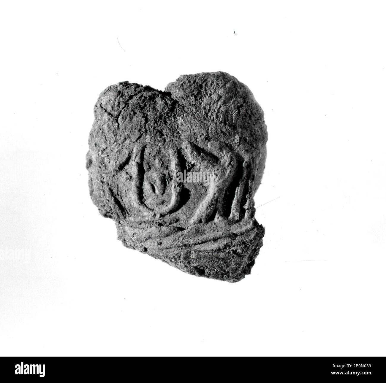 Document De Scellement avec le trône Nom d'Amenhotep III, Nouveau Royaume, dynastie 18, règne d'Amenhotep III, CA. 1390–1353 C.-B., D'Égypte, de Haute-Égypte, de Thèbes, de Malqata, de mounds des ordures du sud, 1910–12, de Mud, H. 1,75 cm (11/16 po); w. 1,6 cm (5/8 po) ; th. 0,6 cm (1/4 po Banque D'Images