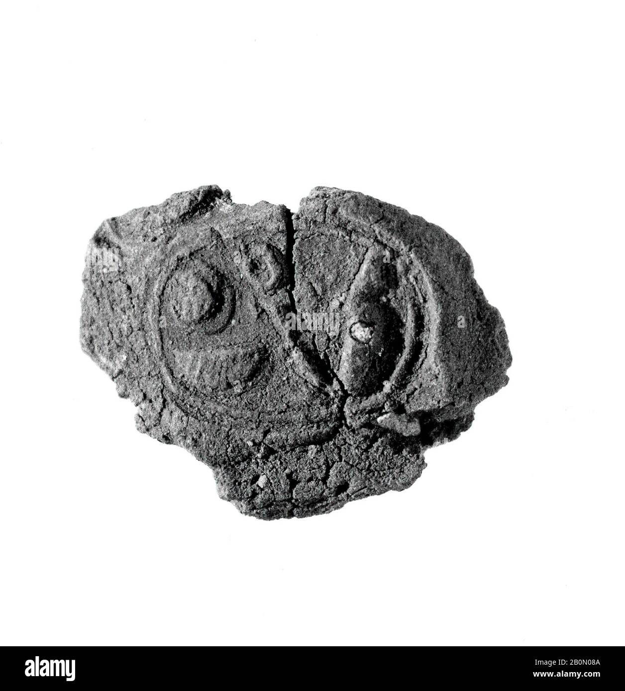 Document De Scellement avec le trône Nom d'Amenhotep III, Nouveau Royaume, dynastie 18, règne d'Amenhotep III, CA. 1390–1353 C.-B., D'Égypte, de Haute-Égypte, de Thèbes, de Malqata, de West Villas, de West Villa B, 1910–12, boue Partiellement cuite (?), H. 1,45 cm (9/16 po.); w. 1,9 cm (3/4 po.) ; th. 0,6 cm (1/4 po Banque D'Images