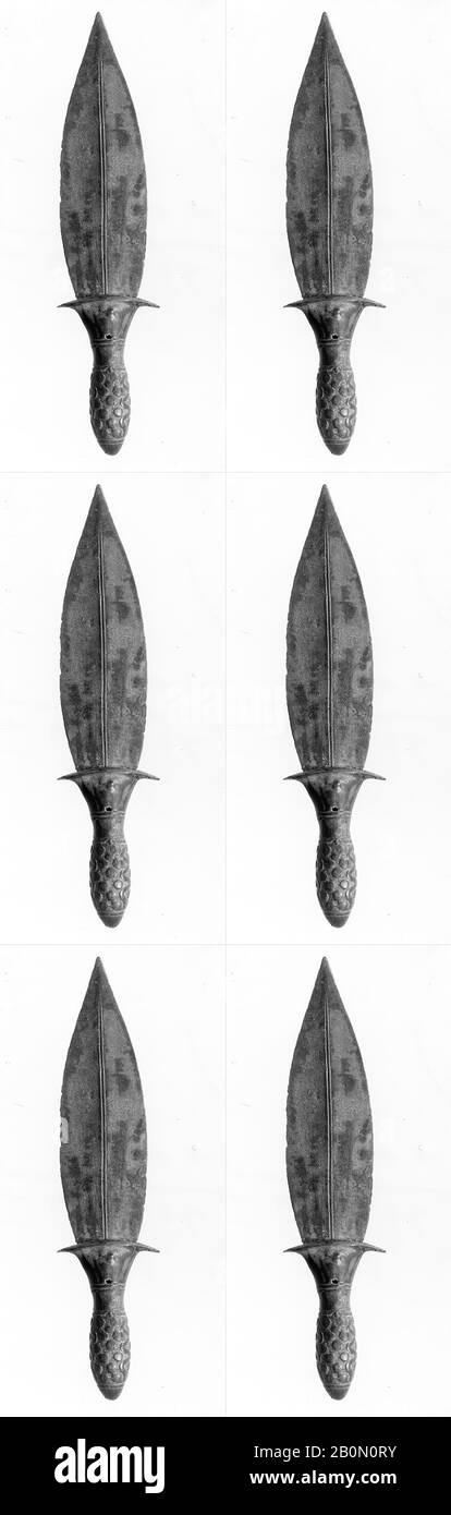 Dagger, vers le milieu du 3ème millénaire C.-B., Iran ou Mésopotamie, Bronze, 2,06 x 10,71 po. (5,23 x 27,2 cm), Outils Pour Le Travail Des Métaux Banque D'Images