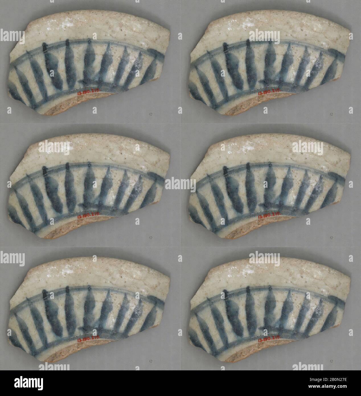 Fragment, XIVe siècle, Attribué à la Syrie, Stonepate; sous-glacis polychrome peint sous glacis incolore, céramique Banque D'Images