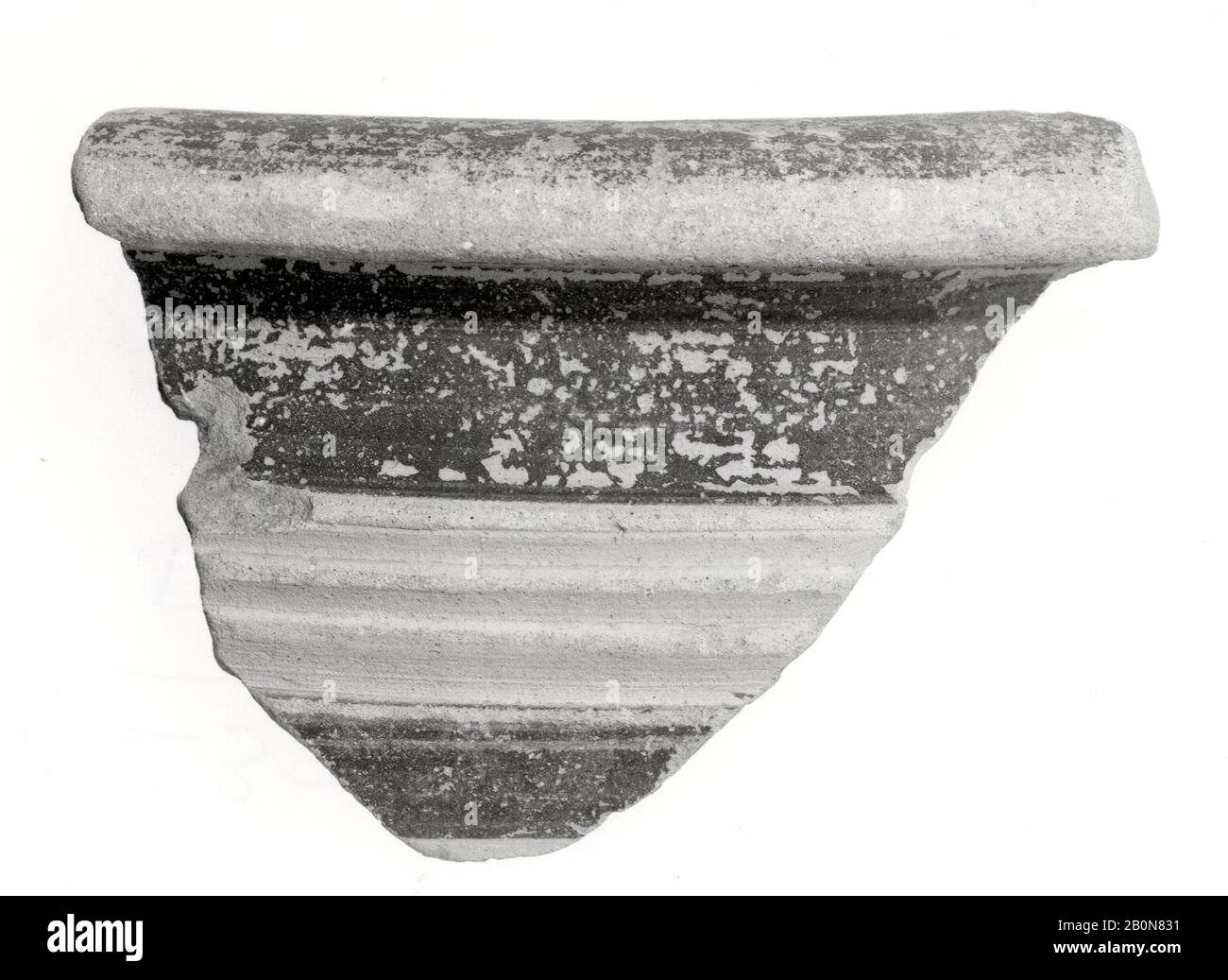 Sherd, Âge Moyen Du Bronze, Date Ca. XVIIIe–XVIIe siècle C.-B., Mésopotamie, Tell al-Hawa, céramique, 2,93 x 4,06 po. (7,44 x 10,31 cm), Récipients céramiques Banque D'Images
