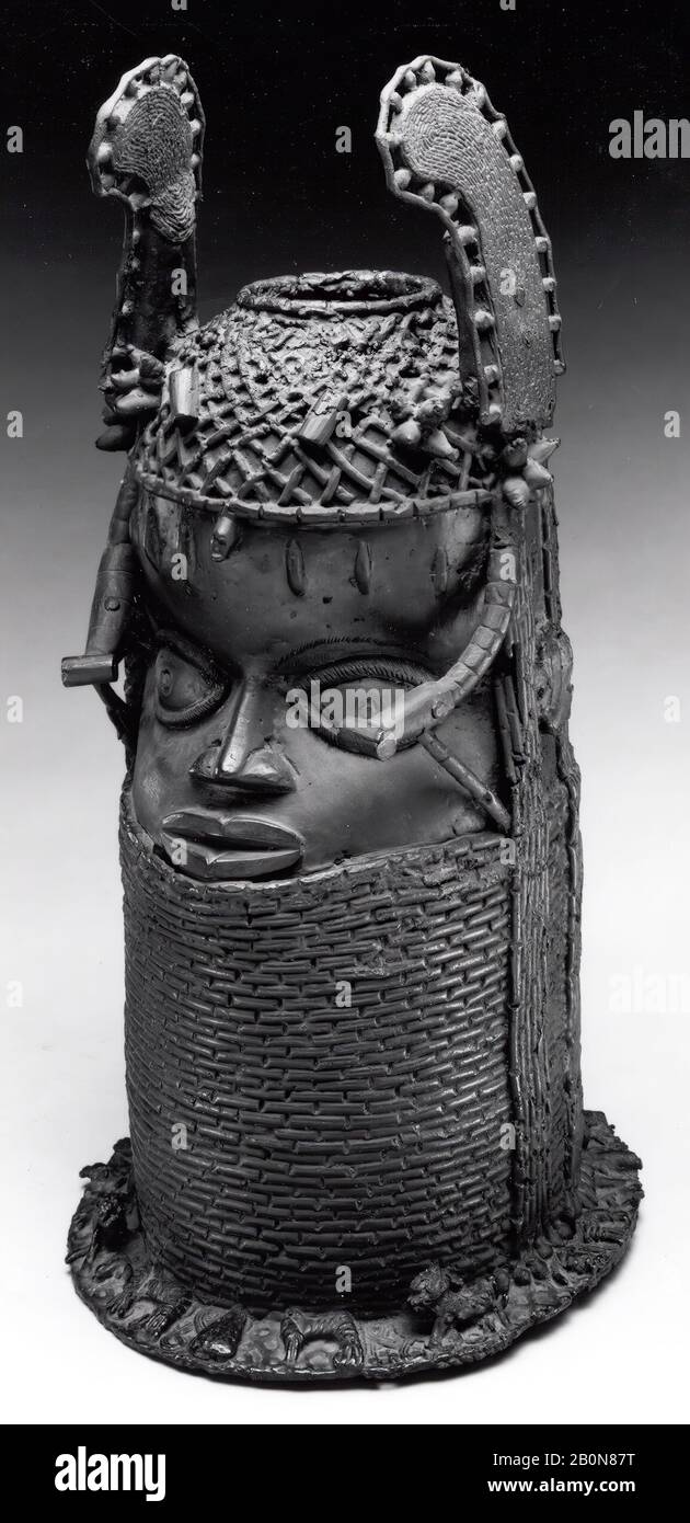 Chef d'un Oba, Edo peuples, 19ème siècle, Nigeria, Cour du Bénin, Edo peuples, laiton (moulé), hauteur 23 in., Metal-Sculpture Banque D'Images