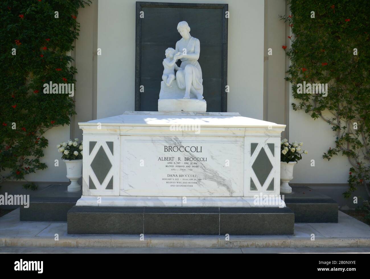 Los Angeles, Californie, États-Unis 20 février 2020 une vue générale de l'atmosphère de la tombe d'Albert R. Broccoli le 20 février 2020 au Forest Lawn Memorial Park à Los Angeles, Californie, États-Unis. Photo De Barry King/Alay Stock Photo Banque D'Images