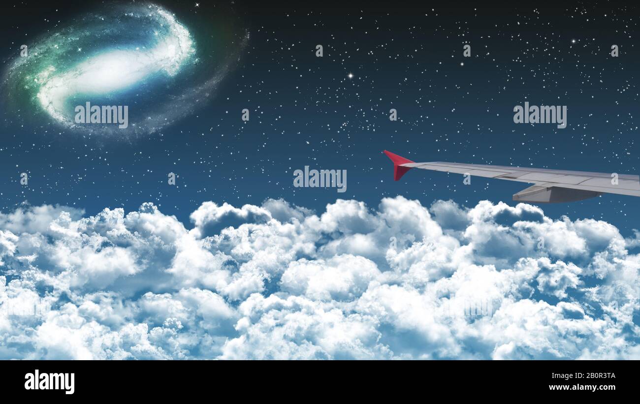 avion commercial survolant les nuages dans un ciel nocturne spectaculaire avec constellation d'étoiles et de galaxies. magnifique vol de nuit. Banque D'Images