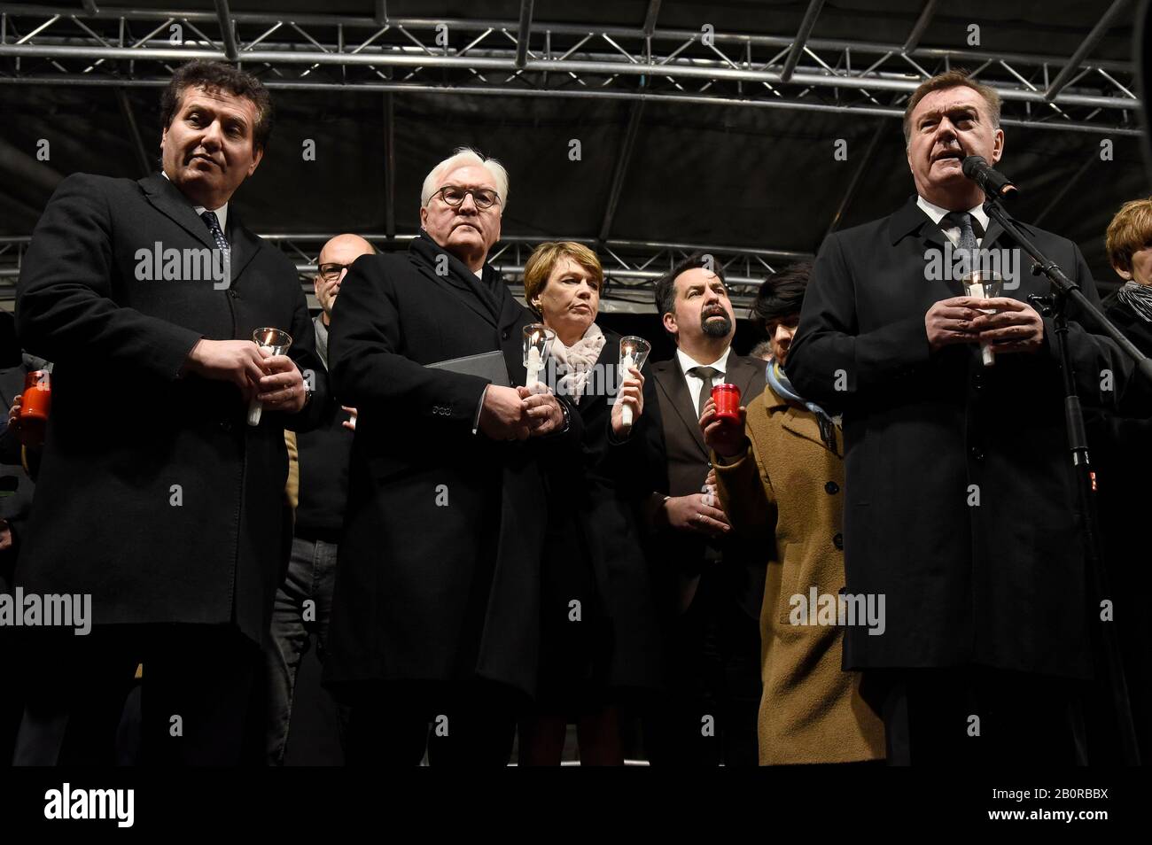 Hanau, Allemagne. 20 février 2020. Frank-Walter Steinmeier, Elke Budenbender, Aiman Mazyek et Claus Kaminsky à une vigile pour les victimes de l'attaque extrémiste de droite sur la place du marché. Hanau, le 20 février 2020 | utilisation dans le monde crédit: DPA/Alay Live News Banque D'Images