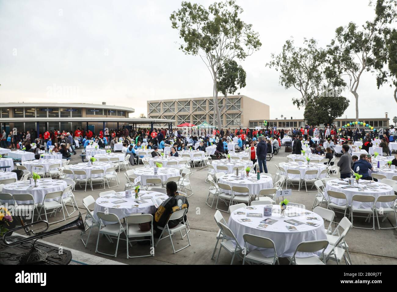 Martin Luther King (MLK) jour de service et 'UN siège à la table' petit déjeuner organisé par L.A. Travaux et co-hébergés par le magazine Los Angeles à l'Orville Wright STEAM Magnet Middle School de Los Angeles, Californie, le 20 janvier 2020. Plus de 1 000 bénévoles se sont réunis pour une journée de service en l'honneur de la journée MLK pour aider à remettre à neuf l'école d'aimant À VAPEUR Orville Wright et pour une conversation de petit déjeuner « UN siège à la table » avec les conférenciers A.C. « Iron Man » Green, ancien L.A. Lakers joueur de basket-ball, et l'actrice Logan Browning. Avec: Atmosphère Où: Los Angeles, Californie, Banque D'Images