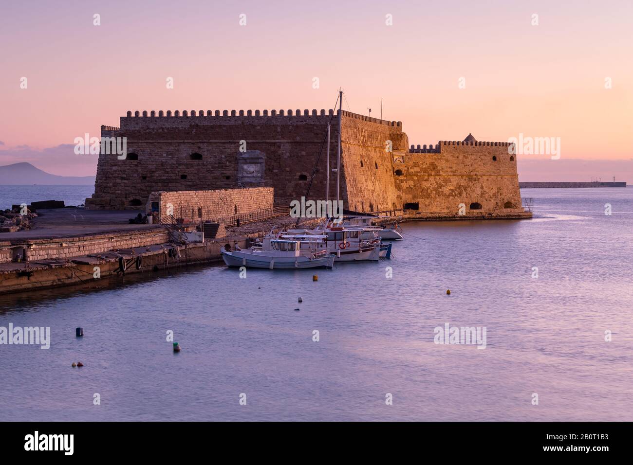 Forteresse vénitienne dans le vieux port d'Héraklion en Crète, Grèce. Banque D'Images