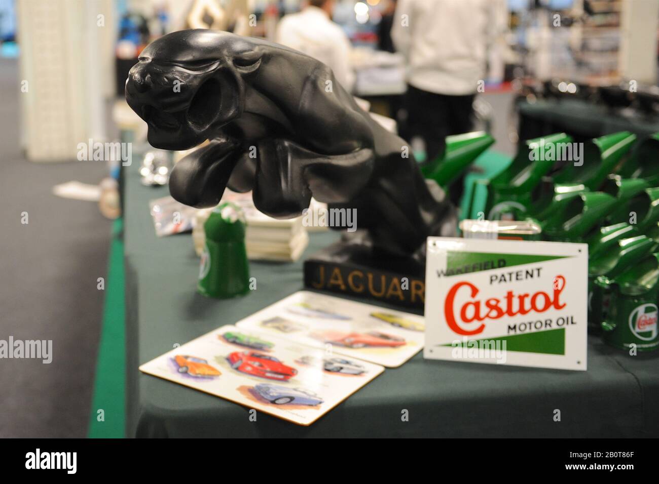 L'éphémère automobile est exposée au London Classic car Show qui a ouvert aujourd'hui à Olympia Londres, Royaume-Uni. Plus de 500 des plus belles voitures classiques et marques au monde, d'une valeur de 70 millions de livres sterling, sont exposées au salon, allant des tournois d'avant-guerre d'époque aux voitures de concept modernes. Le spectacle compte environ 20 000 visiteurs, allant des têtes essence aux gens qui aiment juste les véhicules beaux et classiques. Banque D'Images