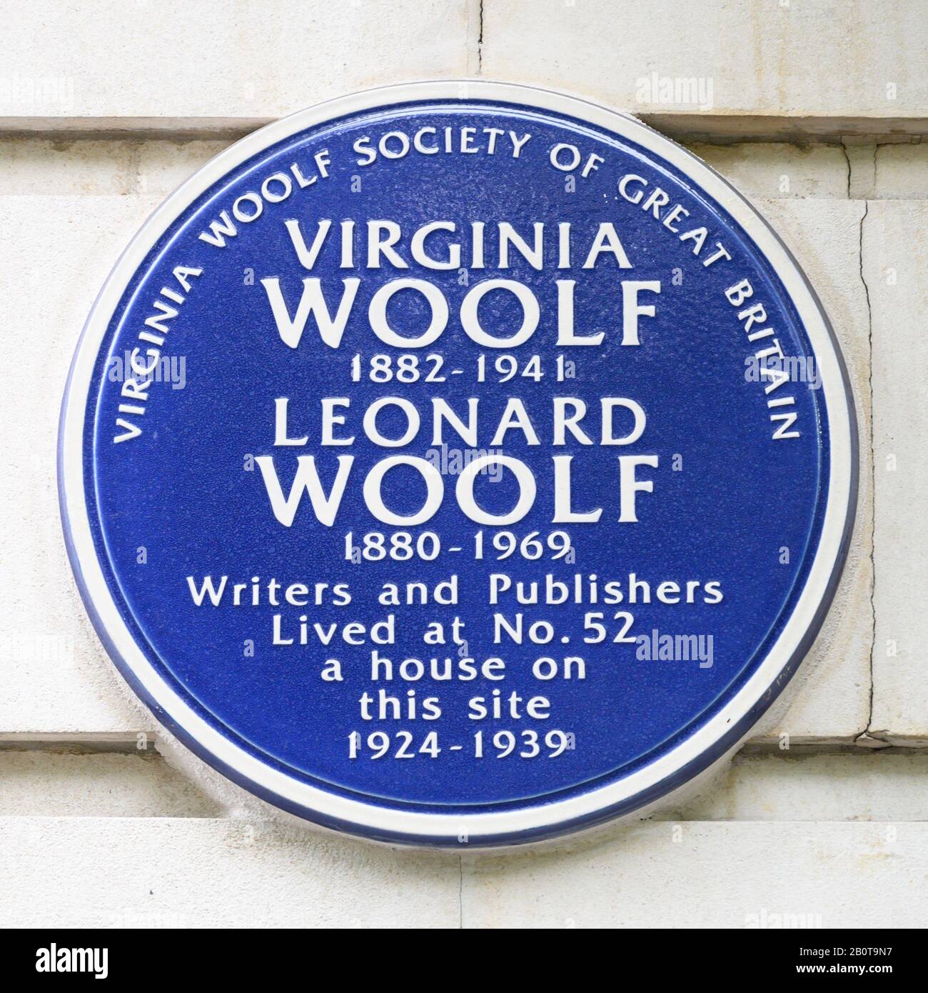 Virginia & Leonard Woolf plaque bleue, 52 Tavistock Square (maintenant Tavistock Hotel), Londres Banque D'Images