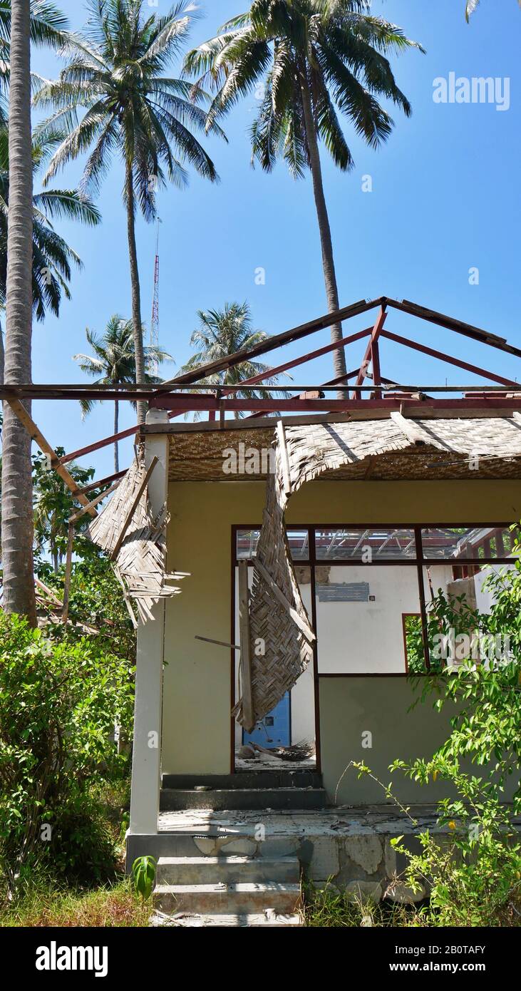Complexe hôtelier abandonné sur Koh Muk Thaïlande Banque D'Images