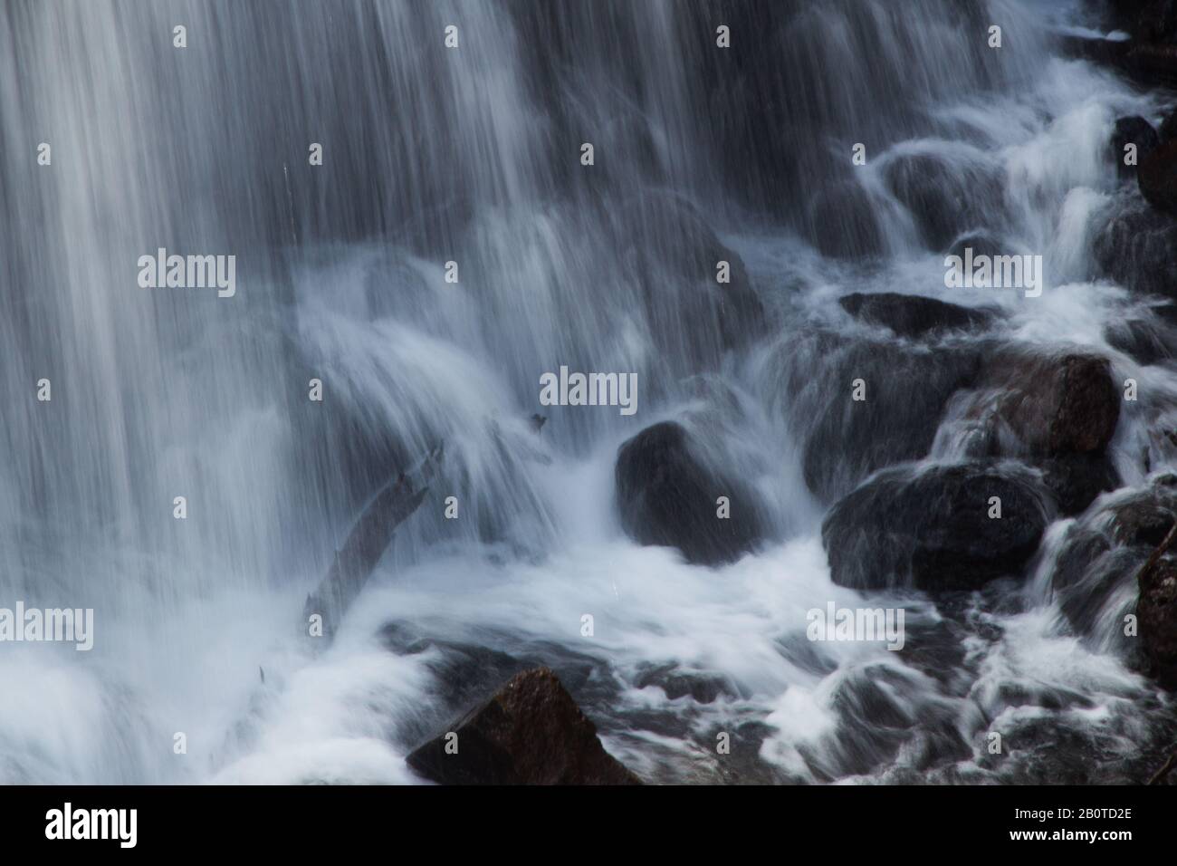 Chute d'eau en plein air au soleil Banque D'Images