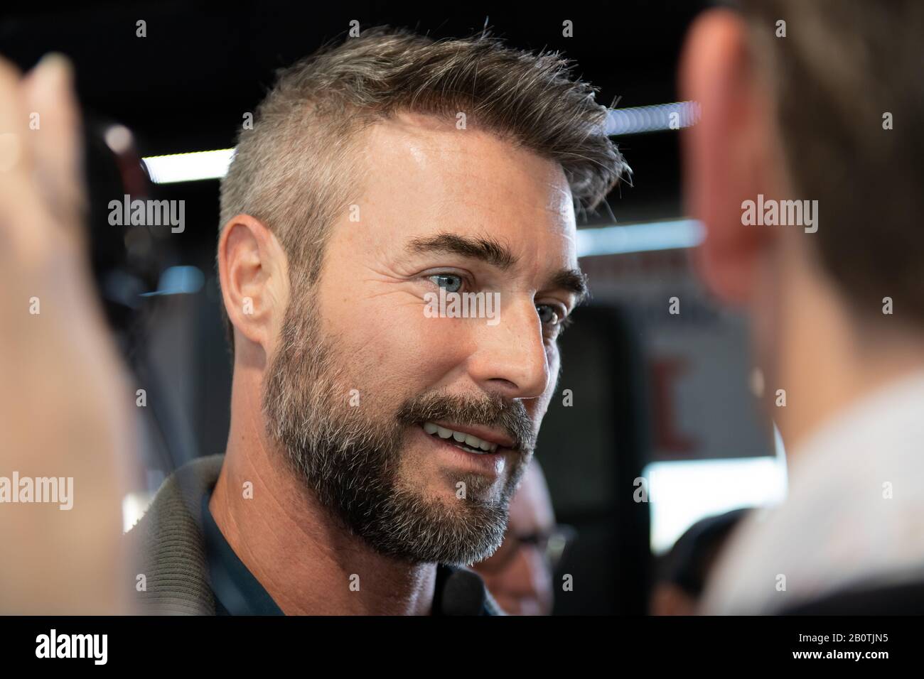 Viareggio, italie - 20 février 2020: Flavio Montrucchio interviewé pendant la journée passée au carnaval de Viareggio Banque D'Images
