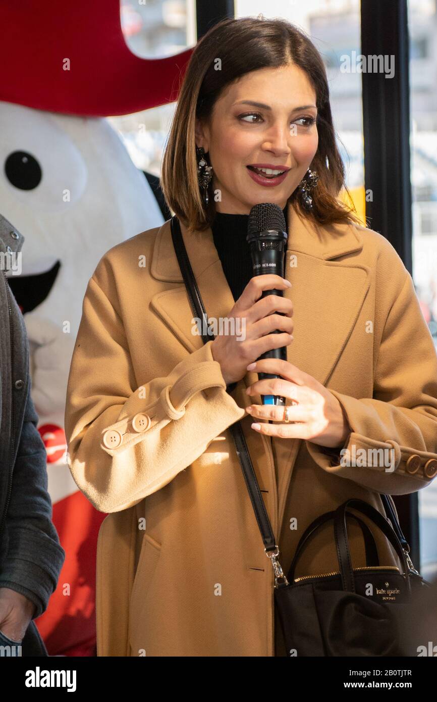 Viareggio, italie - 20 février 2020: Alessia Mancini interviewée pendant la journée passée au carnaval de Viareggio Banque D'Images