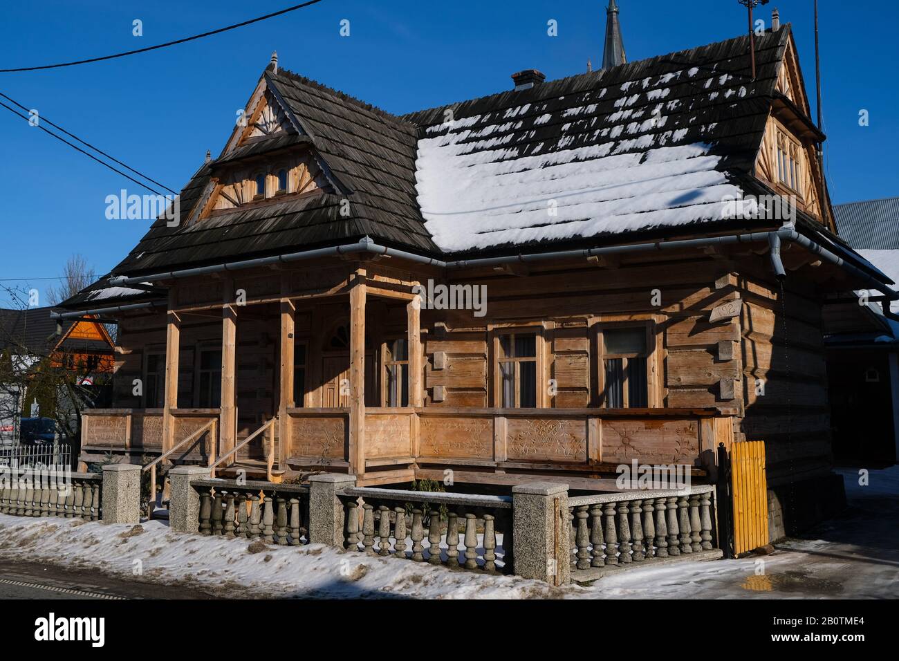 Pologne, Zakopane, Chocholow- 16 février 2020: Les huttes historiques en bois de Chocholow appelées la "Perle de Podhale", un musée en plein air, le patronage de l'UNESCO Banque D'Images