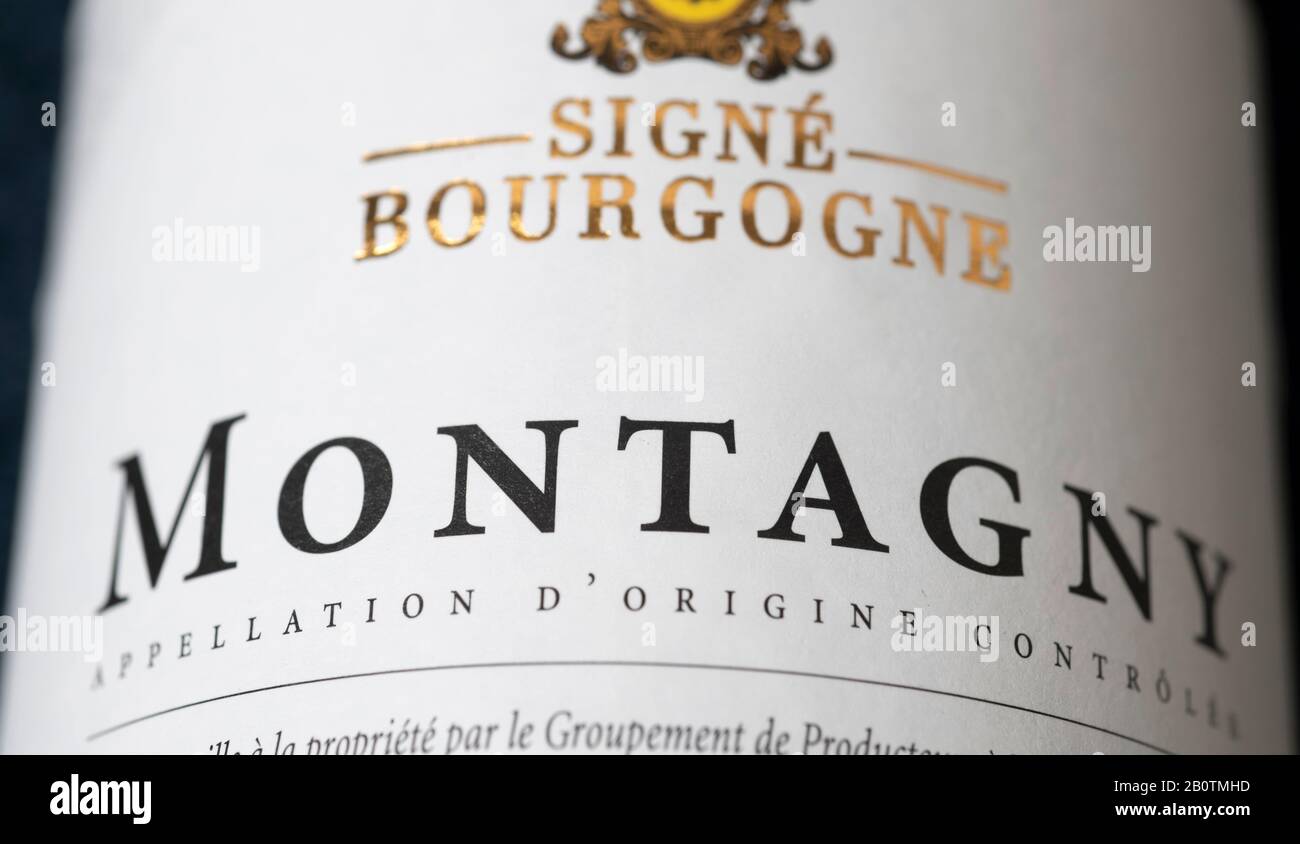 Clôture de l'étiquette de bouteille de vin blanc de Bourgogne Montagny. Crédit: Malcolm Park/Alay. Banque D'Images