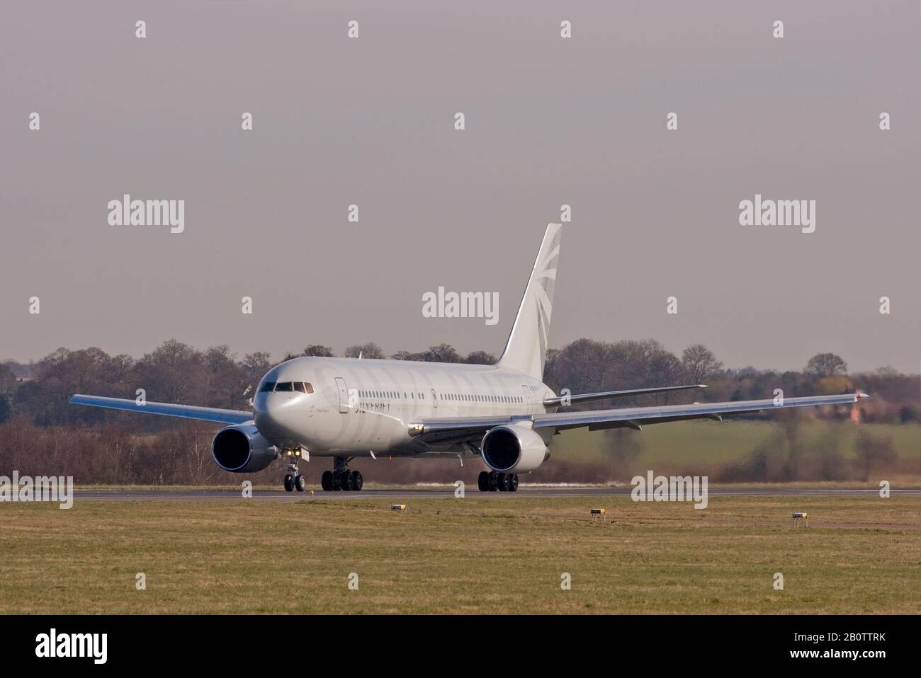 G-SLVR Silverjet Boeing 767-204 ER décollage de Londres Luton le 5 mars 2008. Banque D'Images