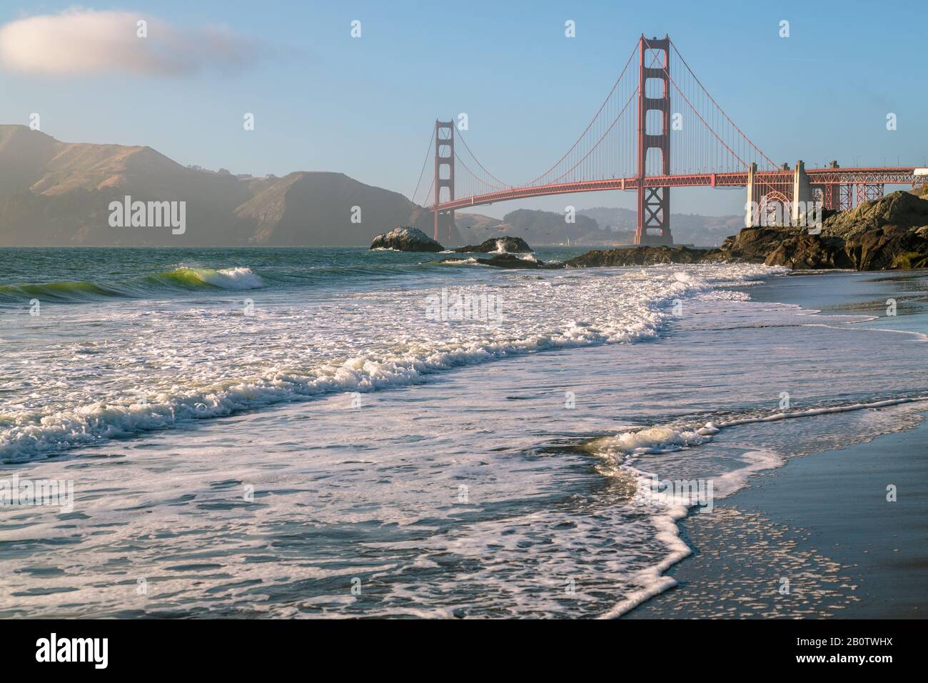 Golden Gate Bridge depuis Marshall Beach Banque D'Images