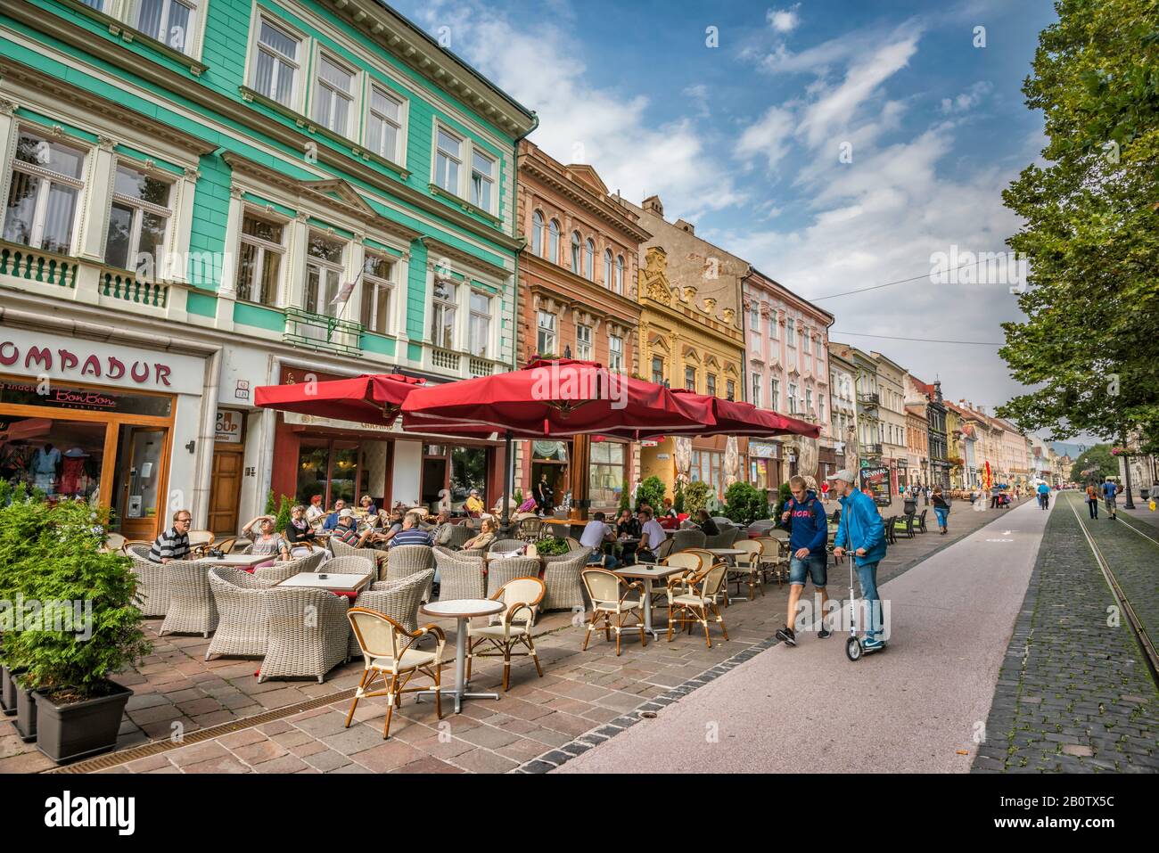 Café-terrasse à Hlavne namestie à Kosice, en Slovaquie Banque D'Images