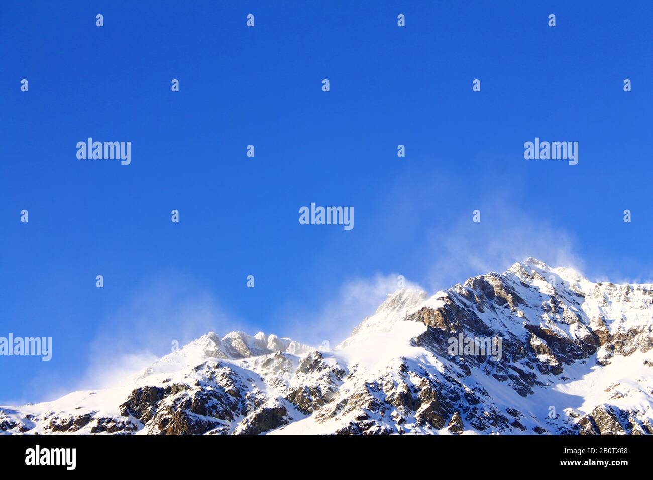 Photo de la neige déplacée par le vent Banque D'Images