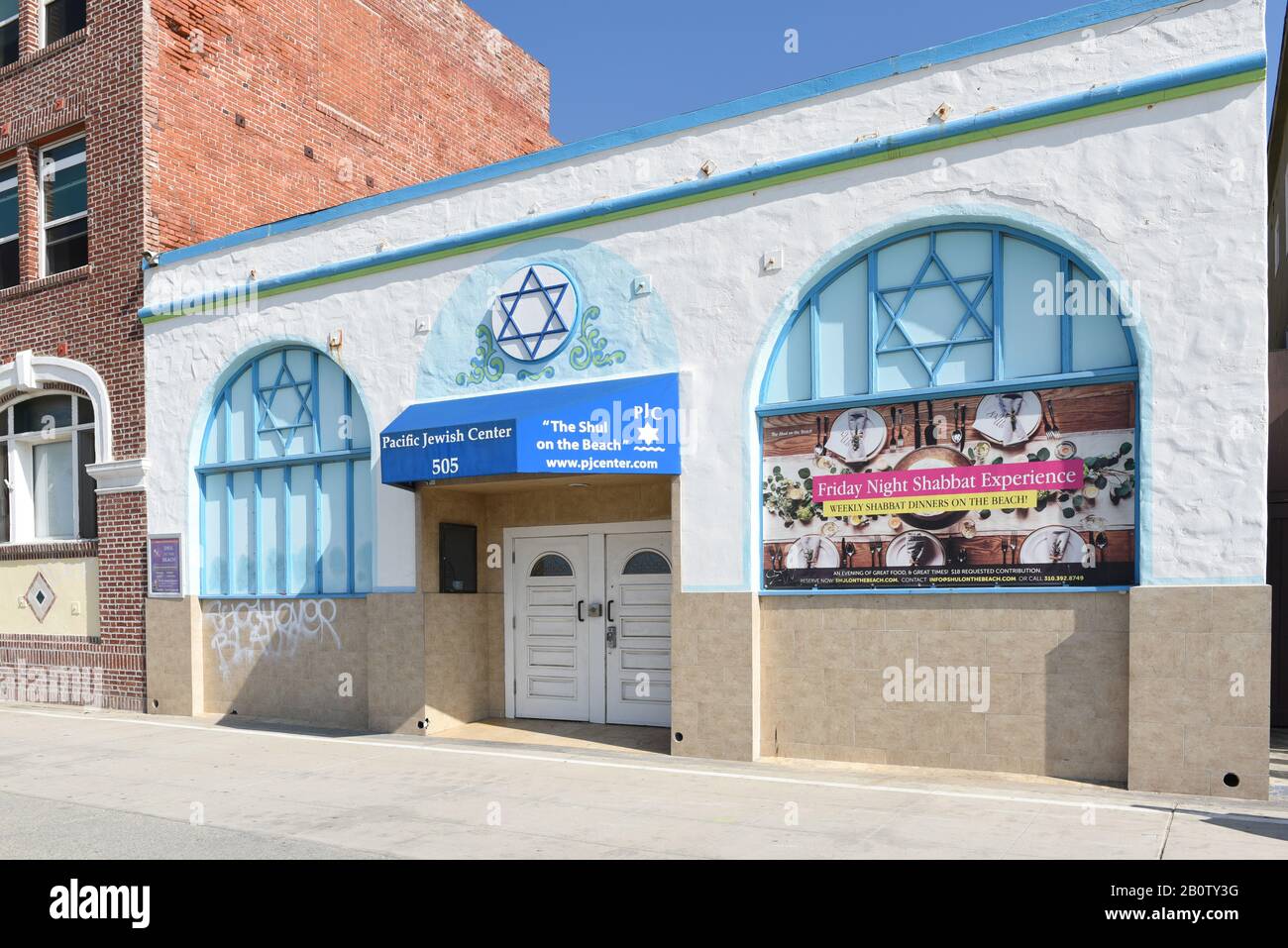 Venise, CALIFORNIE - 17 FÉVRIER 2020: Centre juif du Pacifique sur la promenade de Venice Beach. Banque D'Images