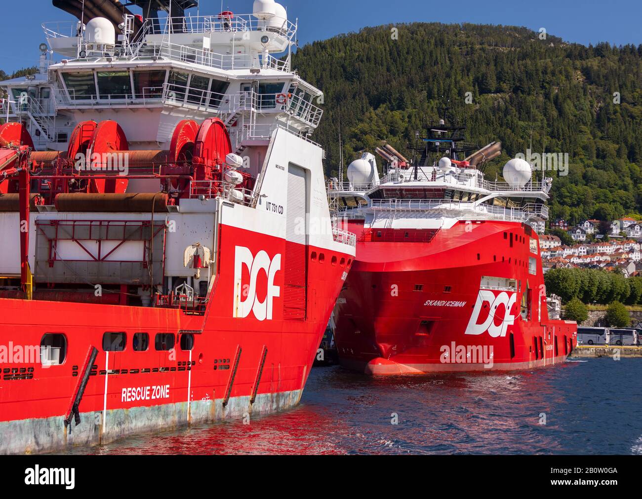 Bergen, NORVÈGE - navires commerciaux amarrés dans le port. Banque D'Images