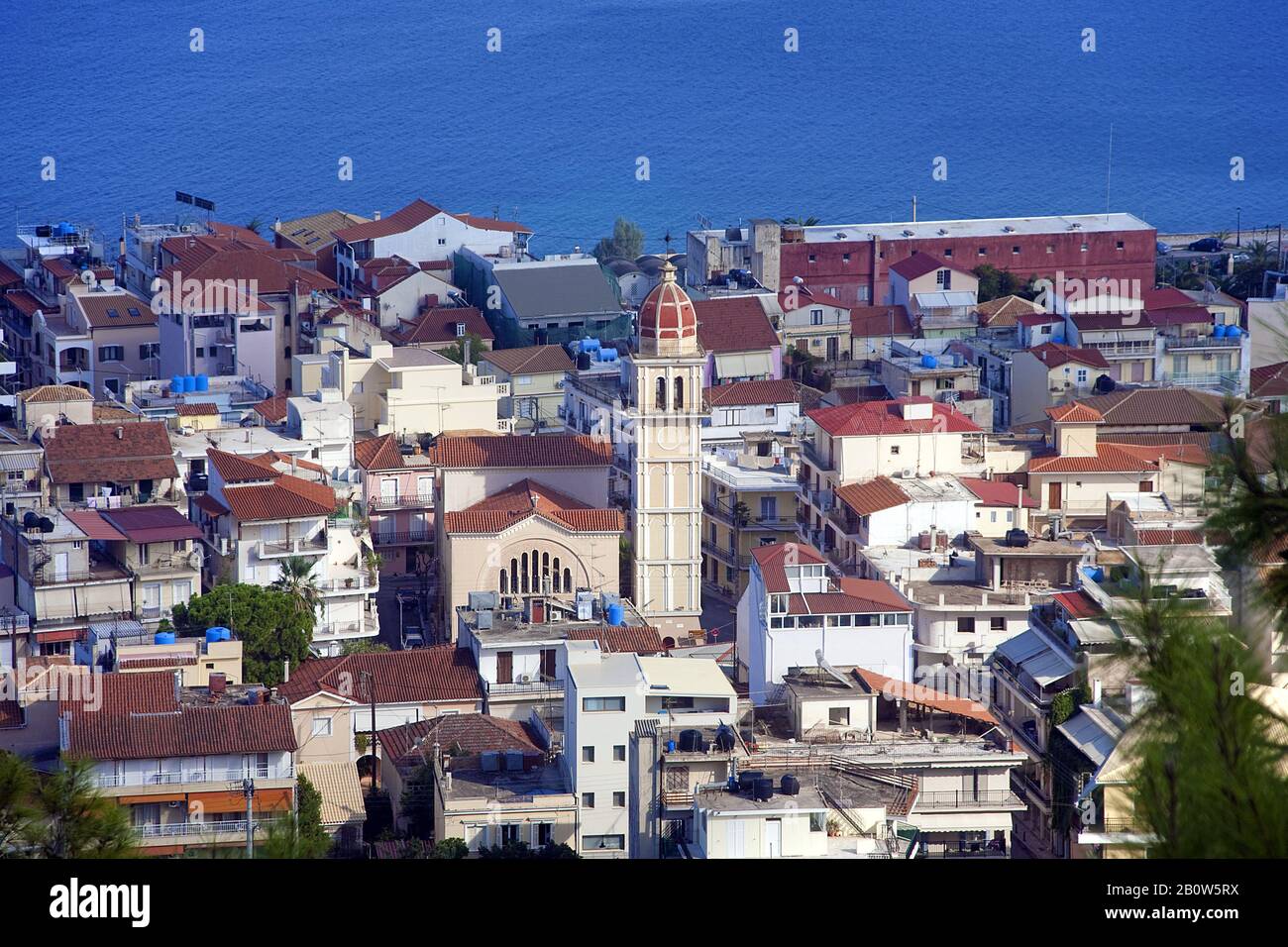 Vue sur la ville de Zakynthos avec l'église Saint Nicolas, Zakynthos-ville, île de Zakynthos, Grèce Banque D'Images