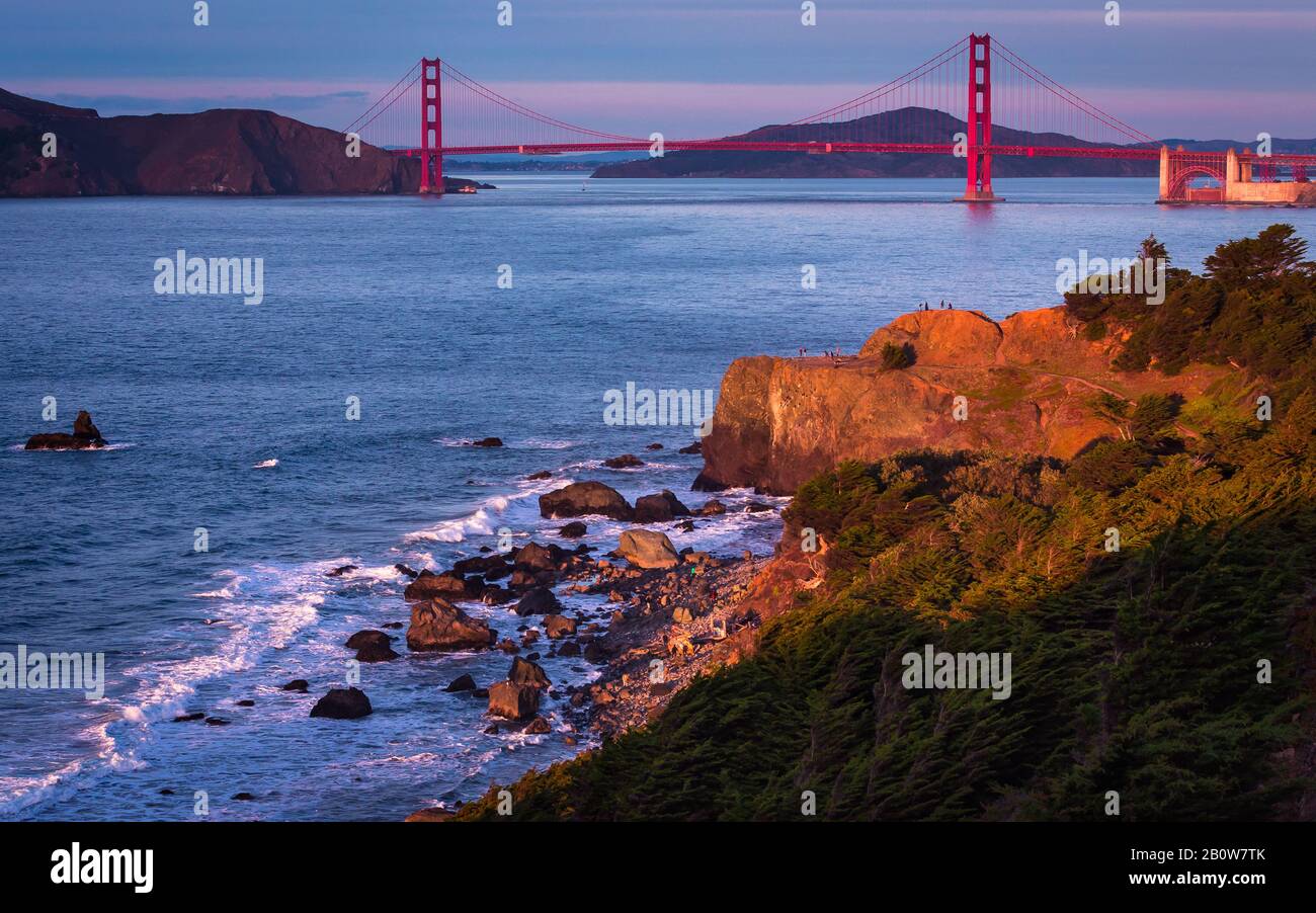Coucher de soleil sur les Rocks Lands End San Francisco Banque D'Images