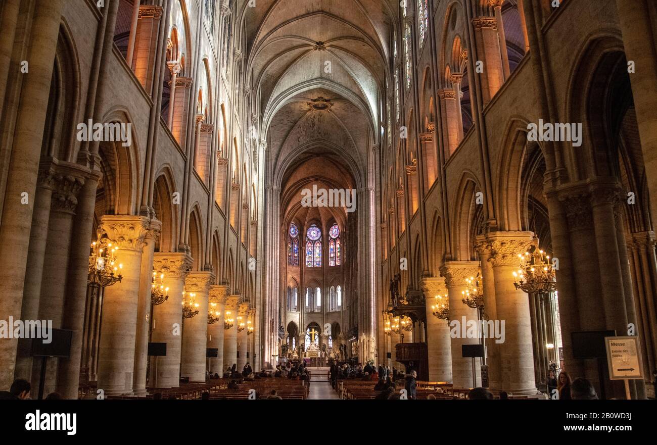 Intérieur de la cathédrale notre Dame de paris Banque D'Images