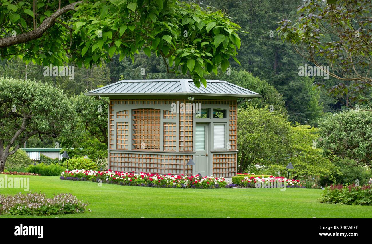 Une belle maison de jardin dans les jardins Butchart Banque D'Images