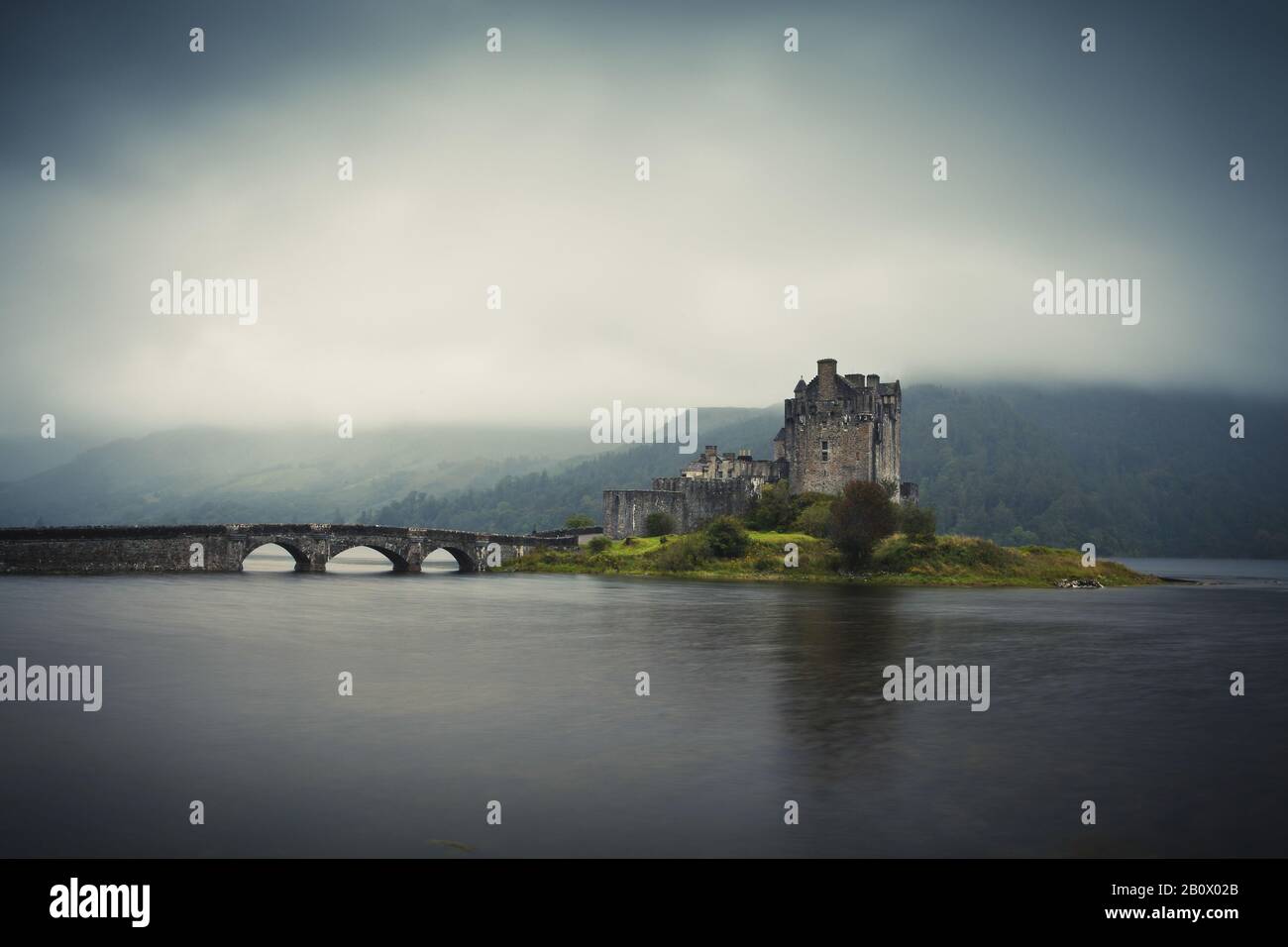 Château d'Eilean Donan le soir, Highlands, Écosse, Grande-Bretagne, Banque D'Images