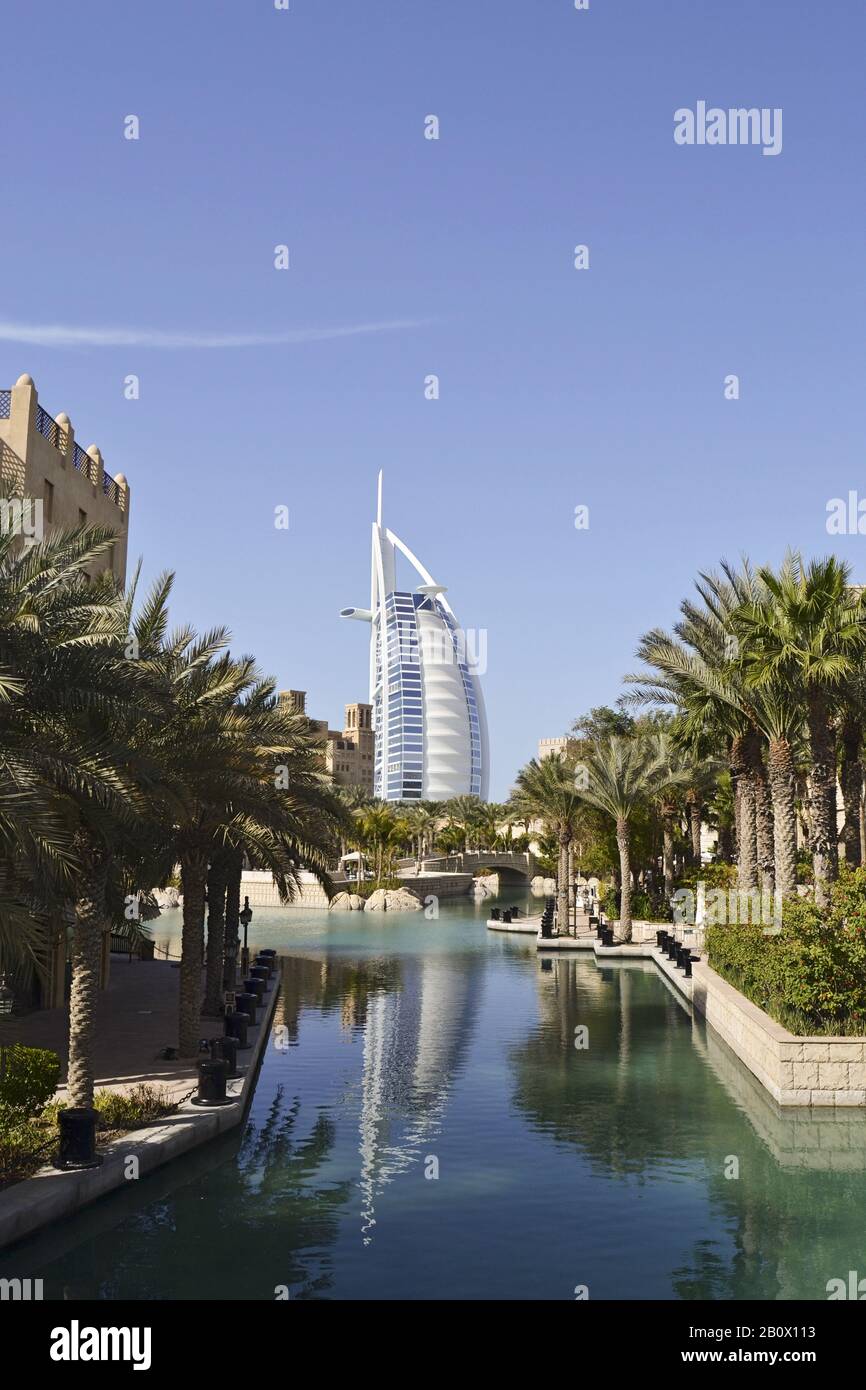 Burj al Arab, durant la journée, Souk Madinat, Jumeirah, Emirat de Dubaï, Emirats arabes Unis, péninsule arabique, Moyen-Orient Banque D'Images