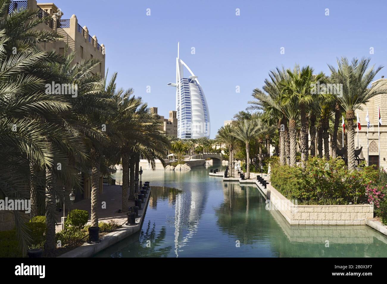 Burj al Arab, durant la journée, Souk Madinat, Jumeirah, Emirat de Dubaï, Emirats arabes Unis, péninsule arabique, Moyen-Orient Banque D'Images