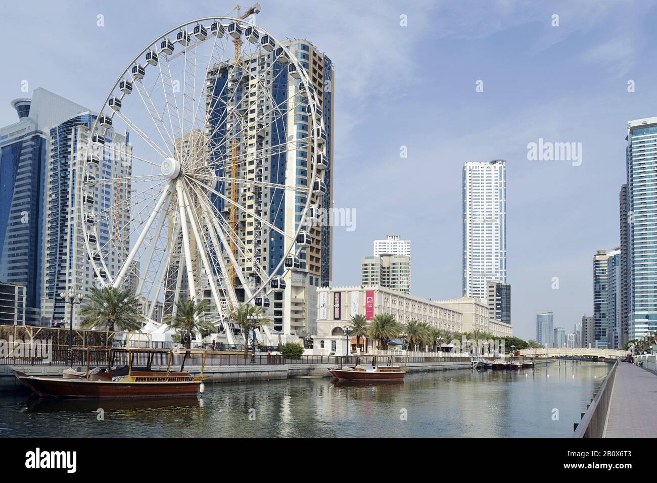 Ferris Wheel 'Eye of the Emirates' dans le parc d'attractions al QASBA, émirat de Sharjah, Emirats Arabes Unis, péninsule Arabique, Moyen-Orient, Banque D'Images