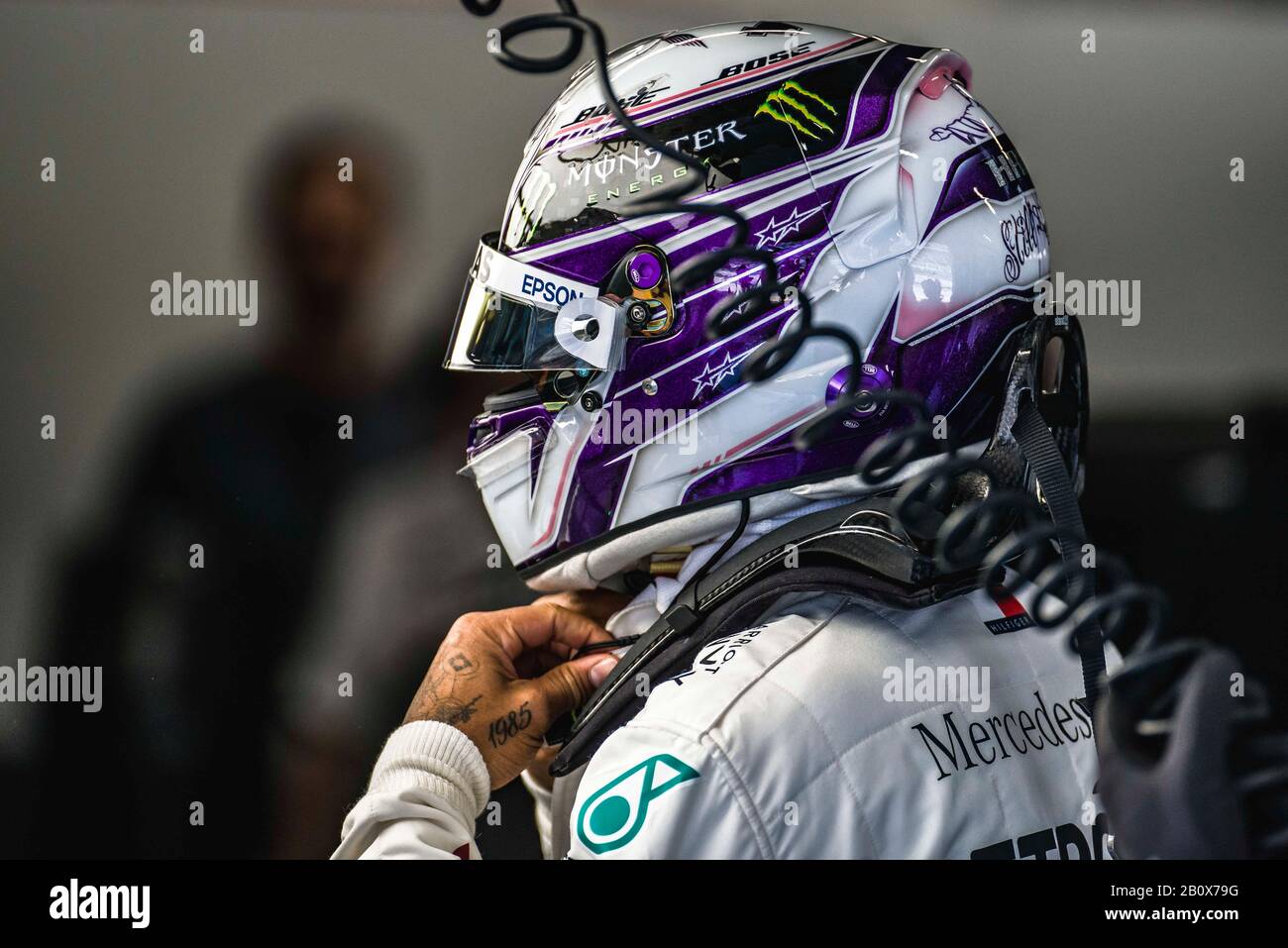 Barcelone, Espagne. 21 février 2020. Lewis HAMILTON (GBR) de l'équipe Mercedes dans le garage de l'équipe au cours du troisième jour des essais de Formule 1 hiver au circuit de Catalunya Credit: Matthias Oesterle/Alay Live News Banque D'Images